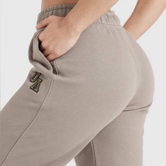 NWOT Oner Active All Day Varsity Oversized Jogger Color: MinkySize: L - Picture 3 of 3